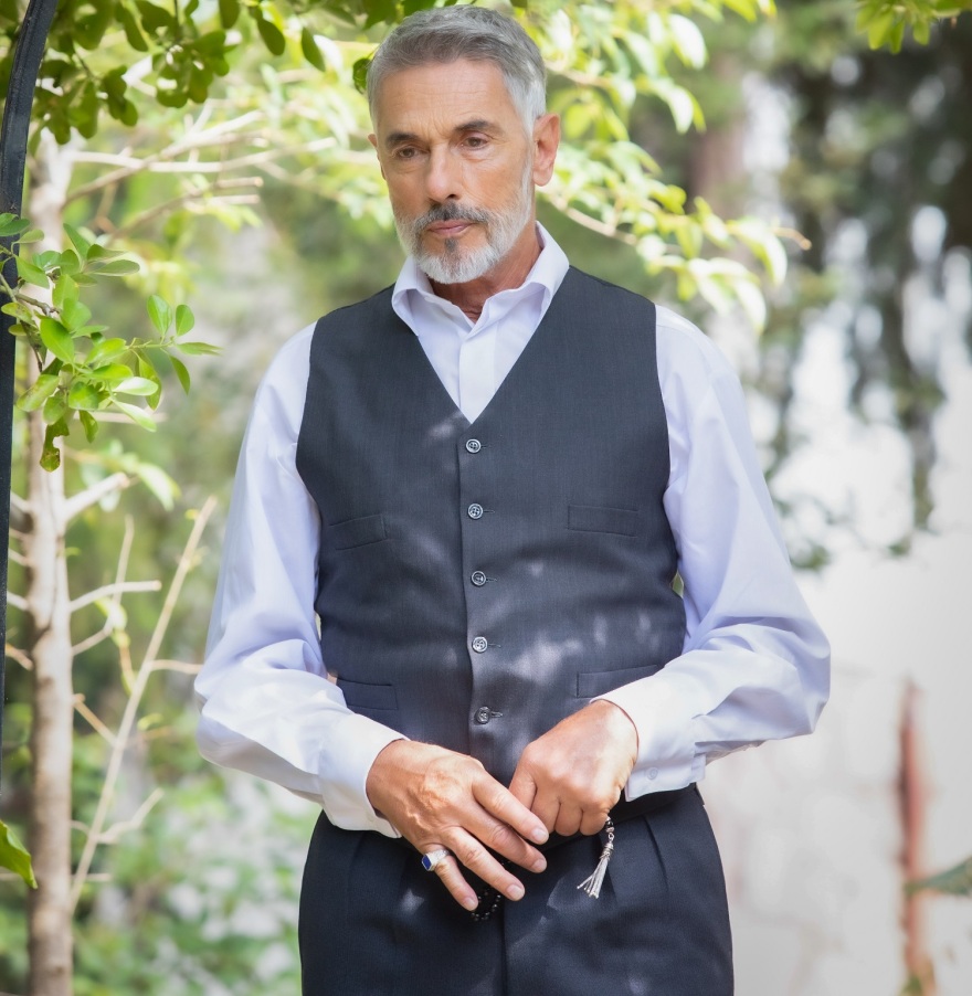 Σταύρος Ζαλμάς: Ο ρόλος στον «Έρωτα Φυγά», το #MeToo και η αποκάλυψη για τη δική του βίαιη εμπειρία