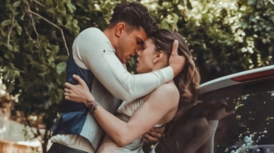 Οι τηλεοπτικοί έρωτες που καθηλώνουν φέτος τους Έλληνες τηλεθεατές