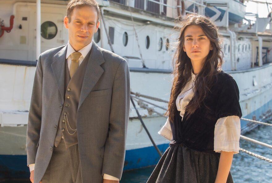 Οι τηλεοπτικοί έρωτες που καθηλώνουν φέτος τους Έλληνες τηλεθεατές