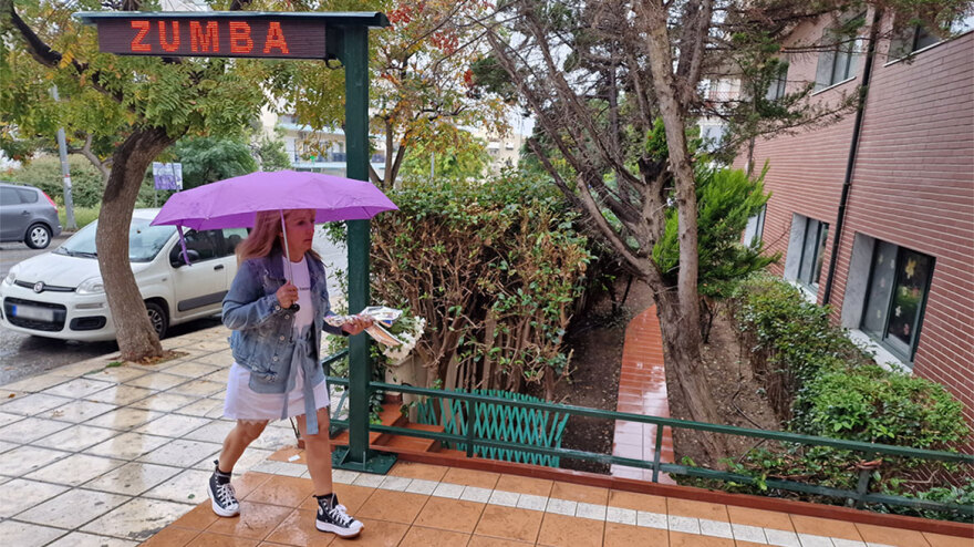 Θεσσαλονίκη: Θλίψη για τον Αλέξανδρο Νικολαΐδη, αφήνουν λουλούδια έξω από το γυμναστήριό του