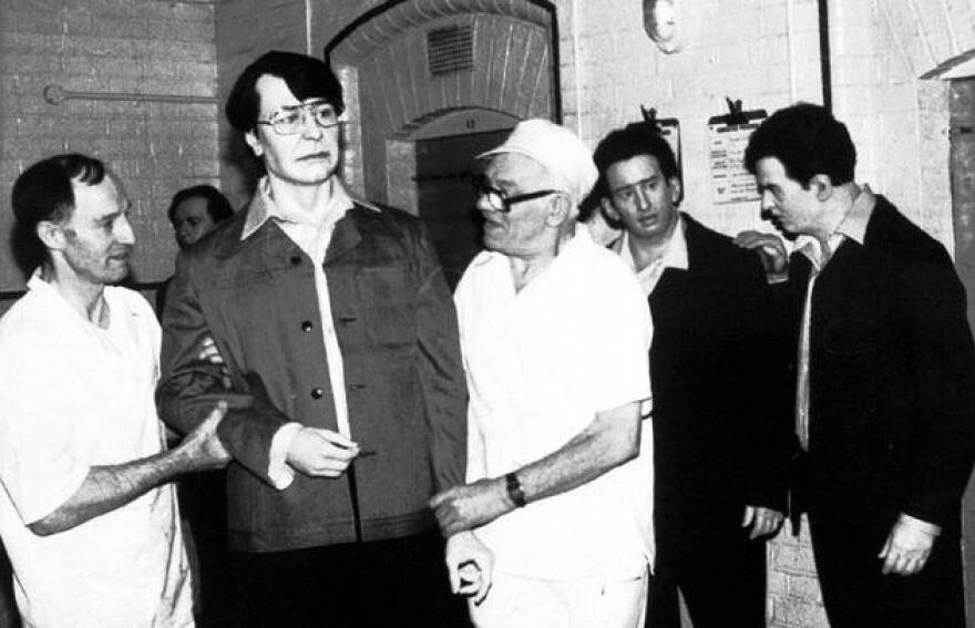 Από τον Μπάντι μέχρι τον Ντάμερ - Οι serial killers έχουν «κυριεύσει» τη μικρή οθόνη 