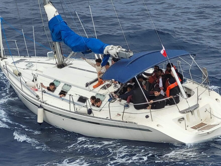 Διασώθηκαν 88 μετανάστες ανοιχτά των Παξών, ανάμεσα τους 20 παιδιά - Δείτε βίντεο και φωτογραφίες