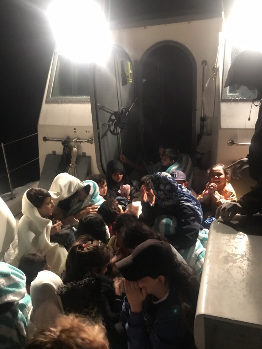 Διασώθηκαν 88 μετανάστες ανοιχτά των Παξών, ανάμεσα τους 20 παιδιά - Δείτε βίντεο και φωτογραφίες