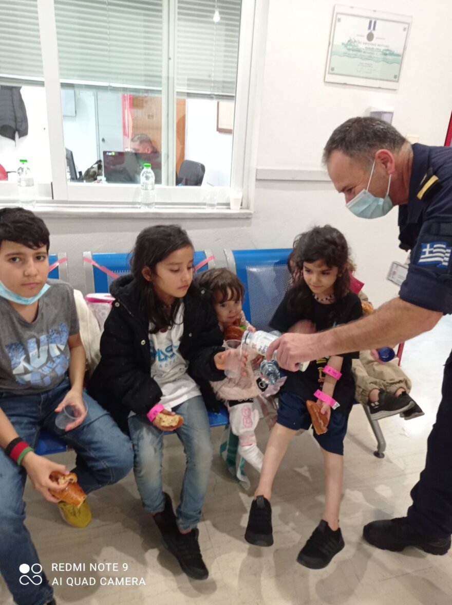 Διασώθηκαν 88 μετανάστες ανοιχτά των Παξών, ανάμεσα τους 20 παιδιά - Δείτε βίντεο και φωτογραφίες