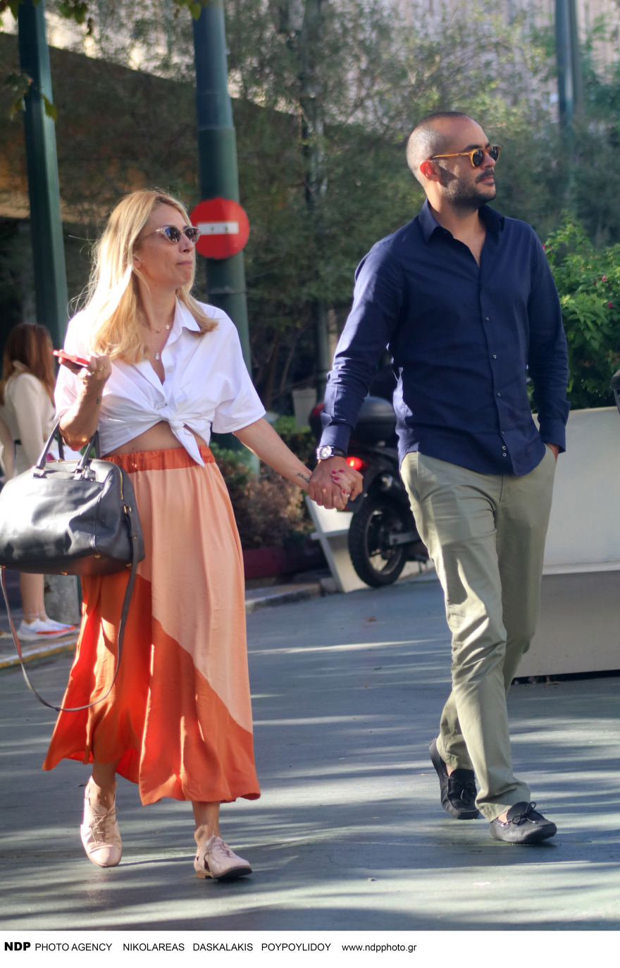 Μαρία Ηλιάκη: Βόλτα με τον σύντροφό της στο κέντρο της Αθήνας - Δείτε φωτογραφίες