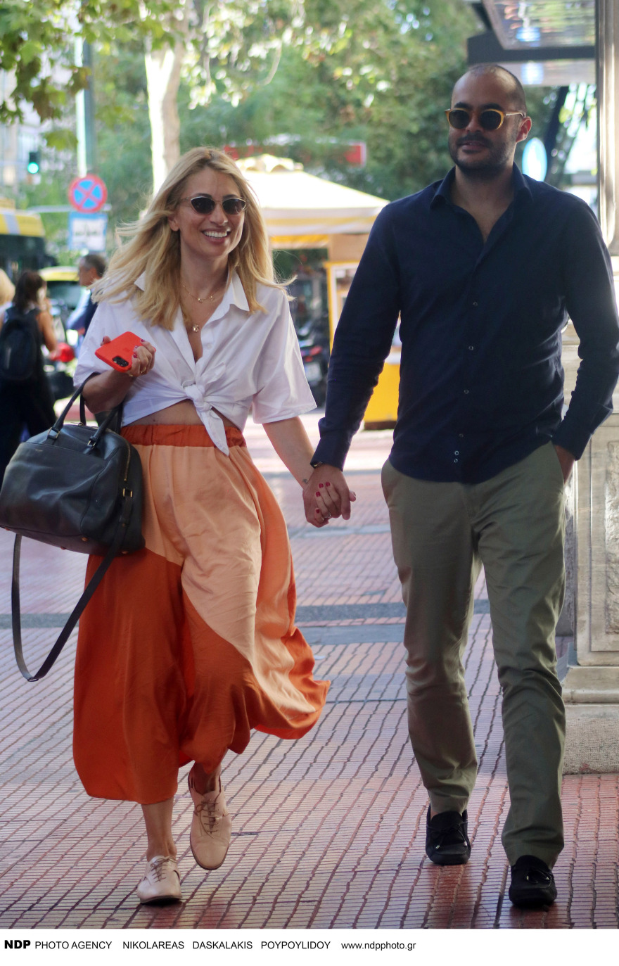 Μαρία Ηλιάκη: Βόλτα με τον σύντροφό της στο κέντρο της Αθήνας - Δείτε φωτογραφίες