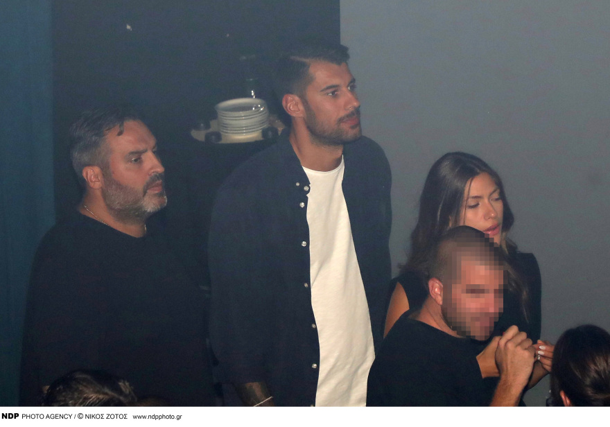 Πρίντεζης - Κωστοπούλου: Σπάνια δημόσια εμφάνιση σε νυχτερινό κέντρο για το ερωτευμένο ζευγάρι