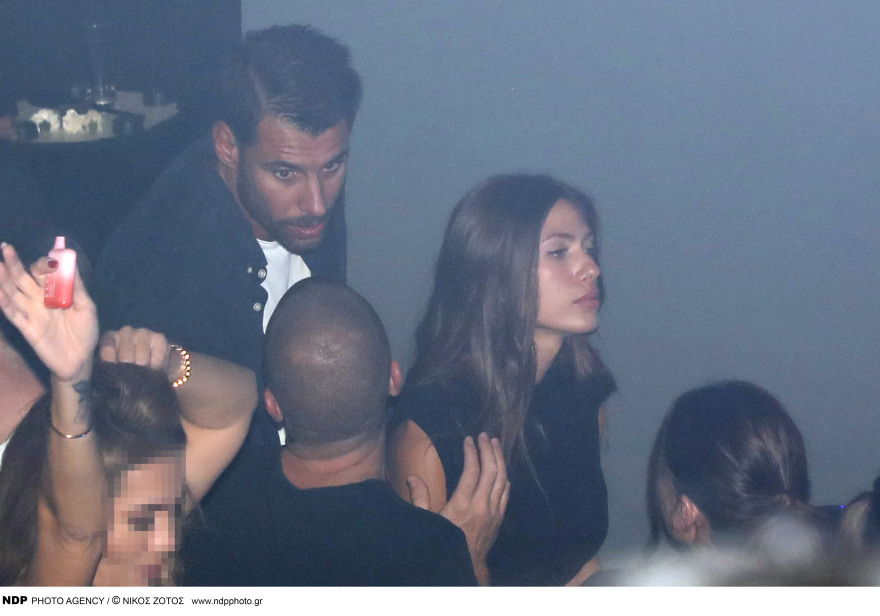 Πρίντεζης - Κωστοπούλου: Σπάνια δημόσια εμφάνιση σε νυχτερινό κέντρο για το ερωτευμένο ζευγάρι