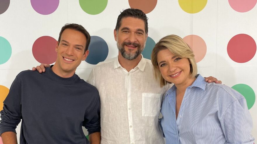 Dot: Η Νάντια Κοντογεώργη και ο Μίνως Θεοχάρης υποδέχονται τον Πάνο Ιωαννίδη