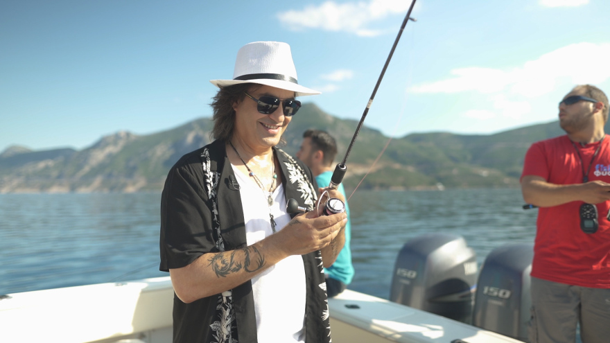 Fishy: Ο Γιάννης Τσιμιτσέλης και ο Διονύσης Σχοινάς σαλπάρουν στα ανοιχτά της Επιδαύρου