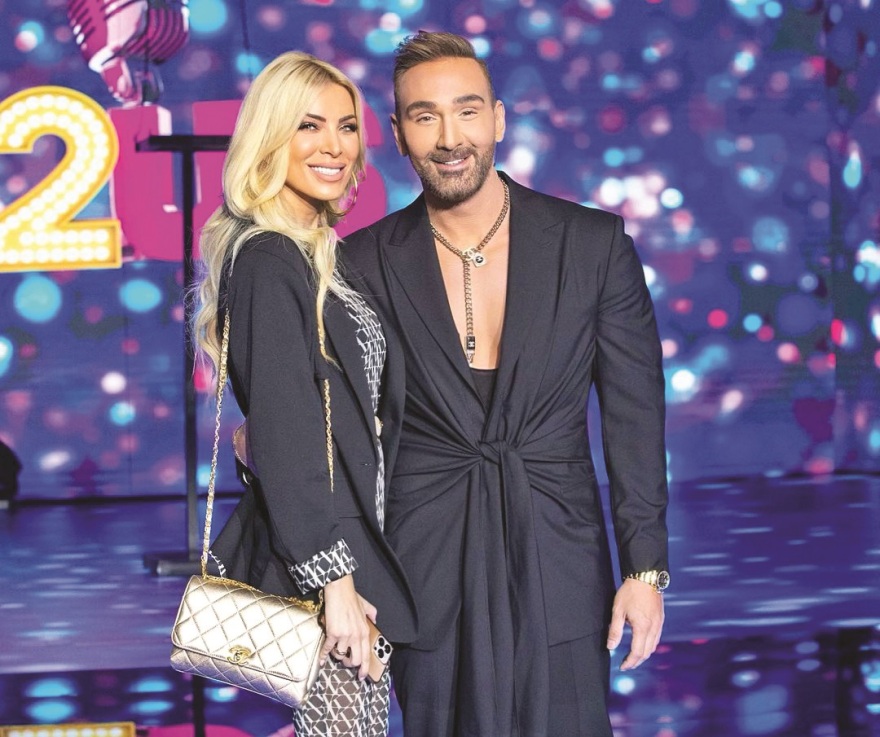 J2US: Οι διάσημοι φίλοι του Νίκου Κοκλώνη που είδαμε στα παρασκήνια και οι εκπλήξεις που ετοιμάζει για απόψε