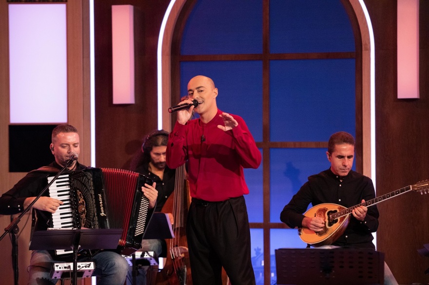 «Ό,τι Αγαπώ» με τον Γιάννη Μπέζο απόψε στις 21.00 σε μια μαγική μουσική βραδιά