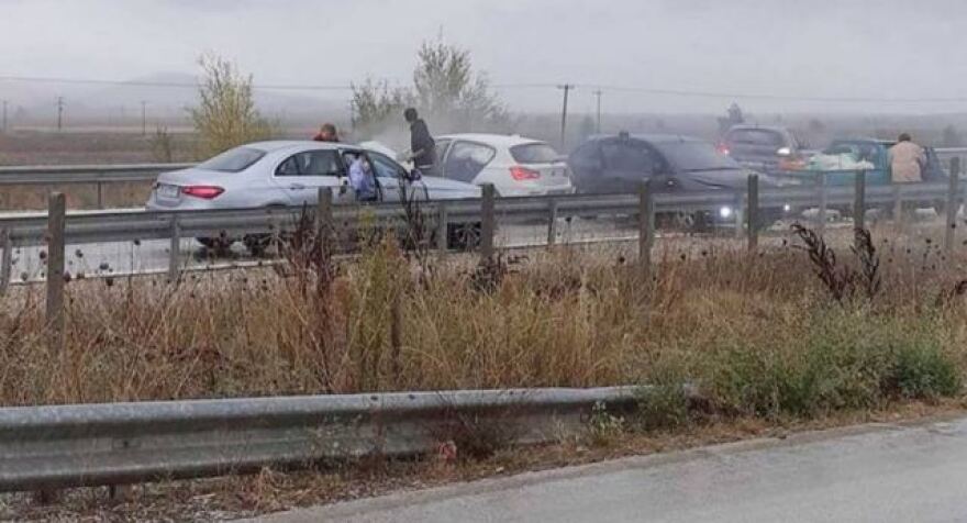 Δομοκός: Αδιανόητη καραμπόλα έξι αυτοκινήτων με δύο τραυματίες - Δείτε φωτογραφία