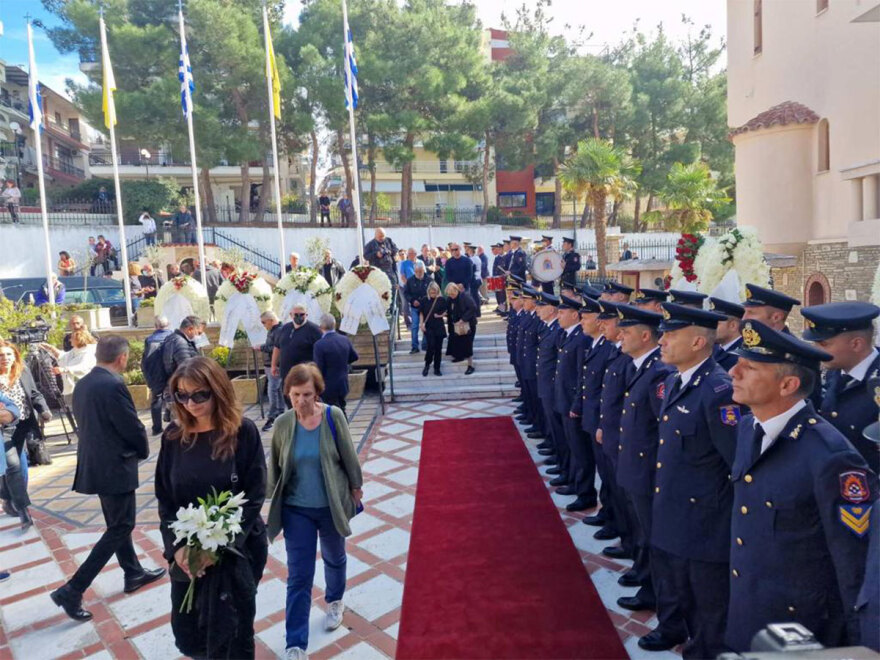 Αλέξανδρος Νικολαΐδης: Ράγισαν καρδιές στην κηδεία του - «Παλικάρι μου, αετέ μου, πώς θα το περάσω αυτό»