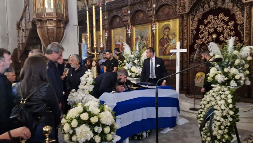 Αλέξανδρος Νικολαΐδης: Ράγισαν καρδιές στην κηδεία του - «Παλικάρι μου, αετέ μου, πώς θα το περάσω αυτό»