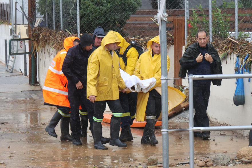 Κακοκαιρία στην Κρήτη: Εικόνες θεομηνίας - Τα μεγαλύτερα προβλήματα και η αγωνία για την αγνοούμενη μητέρα