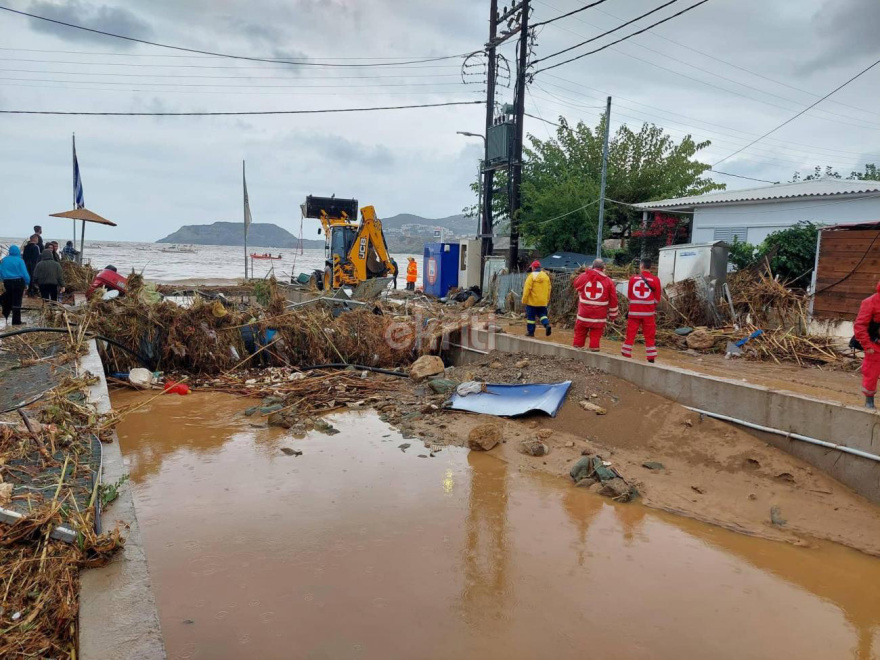 Κακοκαιρία στην Κρήτη: Εικόνες θεομηνίας - Τα μεγαλύτερα προβλήματα και η αγωνία για την αγνοούμενη μητέρα