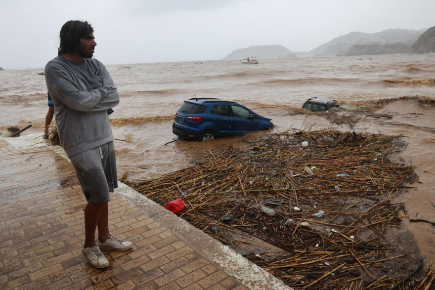 Κακοκαιρία στην Κρήτη: Εικόνες θεομηνίας - Τα μεγαλύτερα προβλήματα και η αγωνία για την αγνοούμενη μητέρα