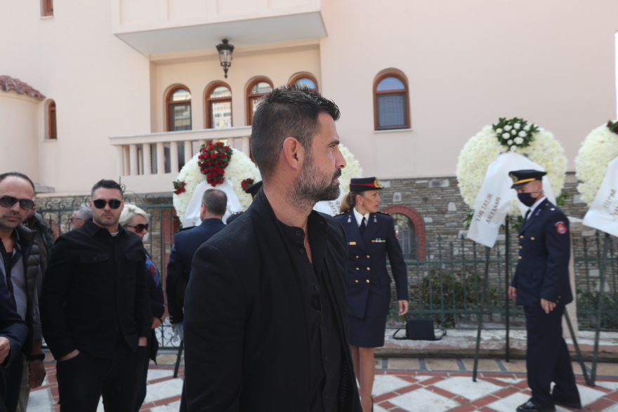 Αλέξανδρος Νικολαΐδης: Ράγισαν καρδιές στην κηδεία του - «Παλικάρι μου, αετέ μου, πώς θα το περάσω αυτό»