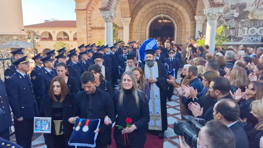 Αλέξανδρος Νικολαΐδης: Με χειροκροτήματα ο τελευταίος αποχαιρετισμός - «Αθάνατος» φώναζε ο κόσμος
