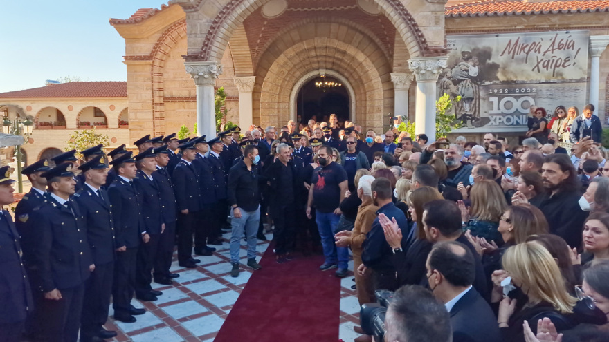 Αλέξανδρος Νικολαΐδης: Με χειροκροτήματα ο τελευταίος αποχαιρετισμός - «Αθάνατος» φώναζε ο κόσμος