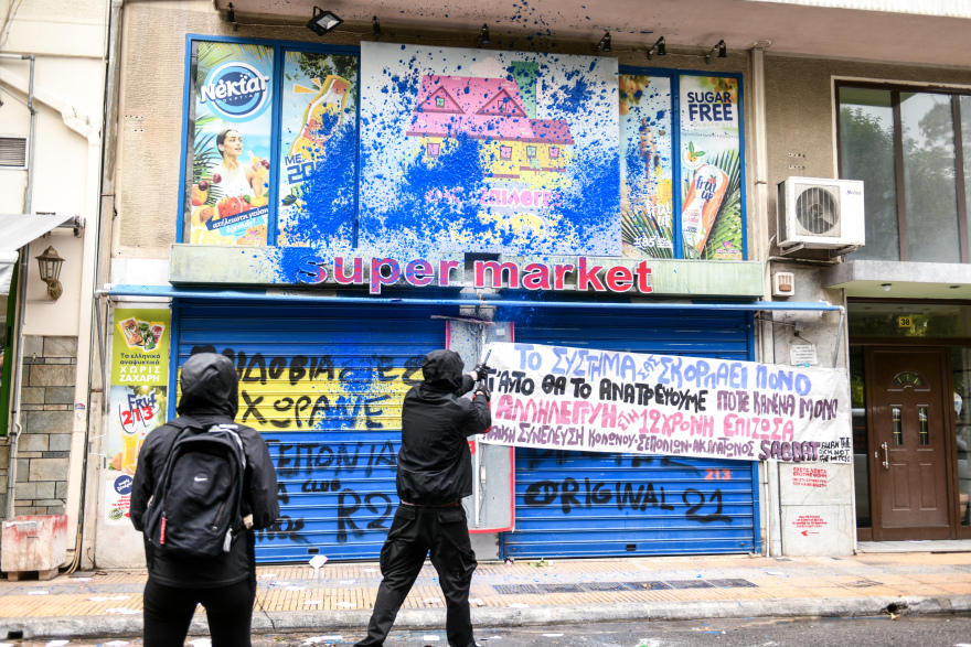 Βιασμός 12χρονης: Επεισόδια στη συγκέντρωση στα Σεπόλια - Δείτε φωτογραφίες