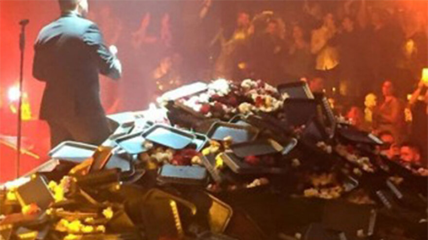 Η δεκαετία του 1980 και τα σκυλάδικα, τα καψουροτράγουδα, οι στίχοι και... η πολιτική αποδοχή τους