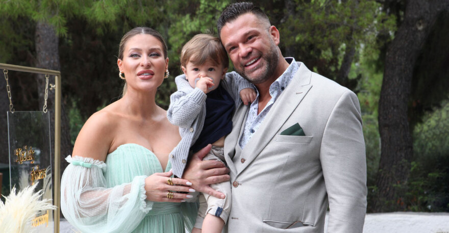 Κώστας Σόμμερ και Βαλεντίνη Παπαδάκη: Φωτογραφίες και βίντεο από τη βάφτιση του γιου τους 