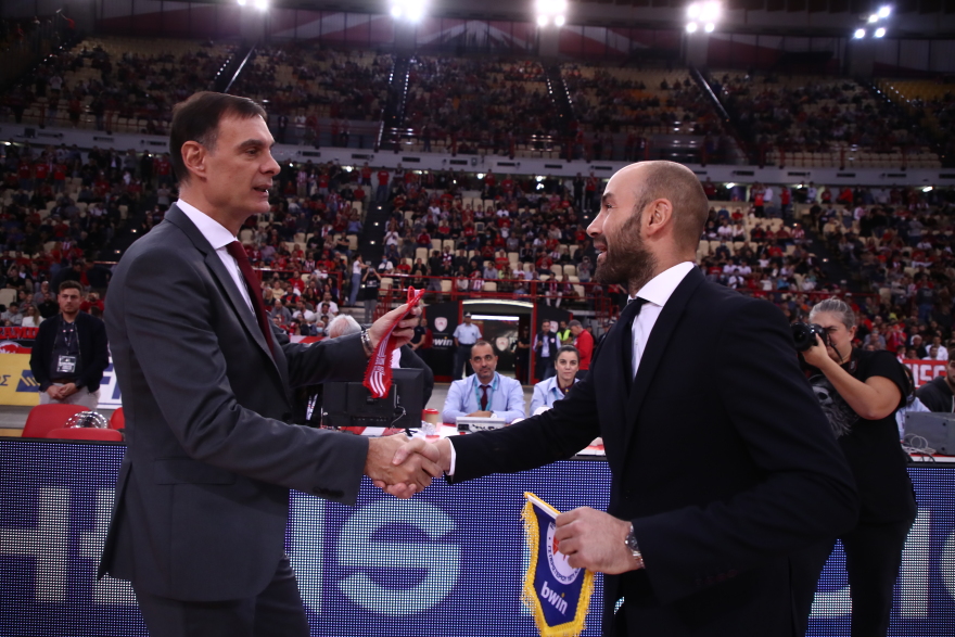 Ο Σπανούλης επέστρεψε ως αντίπαλος του Ολυμπιακού στο ΣΕΦ με το Περιστέρι bwin -  Δείτε βίντεο και φωτογραφίες