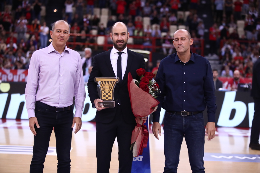 Ο Σπανούλης επέστρεψε ως αντίπαλος του Ολυμπιακού στο ΣΕΦ με το Περιστέρι bwin -  Δείτε βίντεο και φωτογραφίες