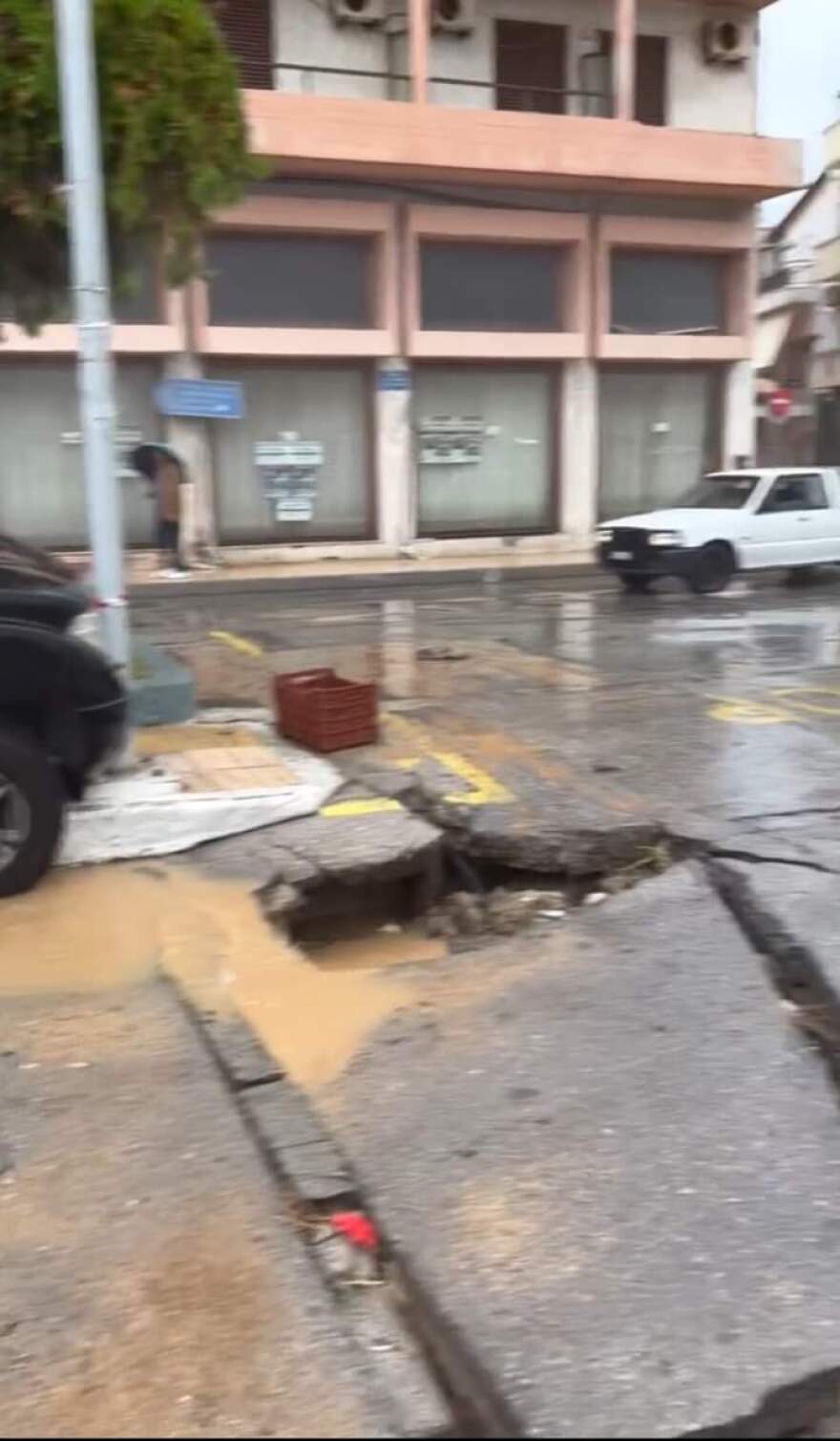 Κακοκαιρία στην Κρήτη - Διεθνή ΜΜΕ: «Χάος από τις καταρρακτώδεις βροχές στο μεγαλύτερο νησί της Ελλάδας»