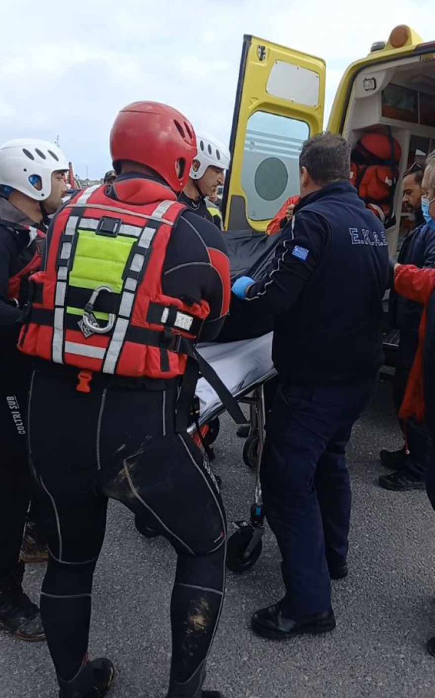 Κακοκαιρία στην Κρήτη: Βίντεο από τη στιγμή που εντοπίζεται η σορός της 49χρονης μητέρας