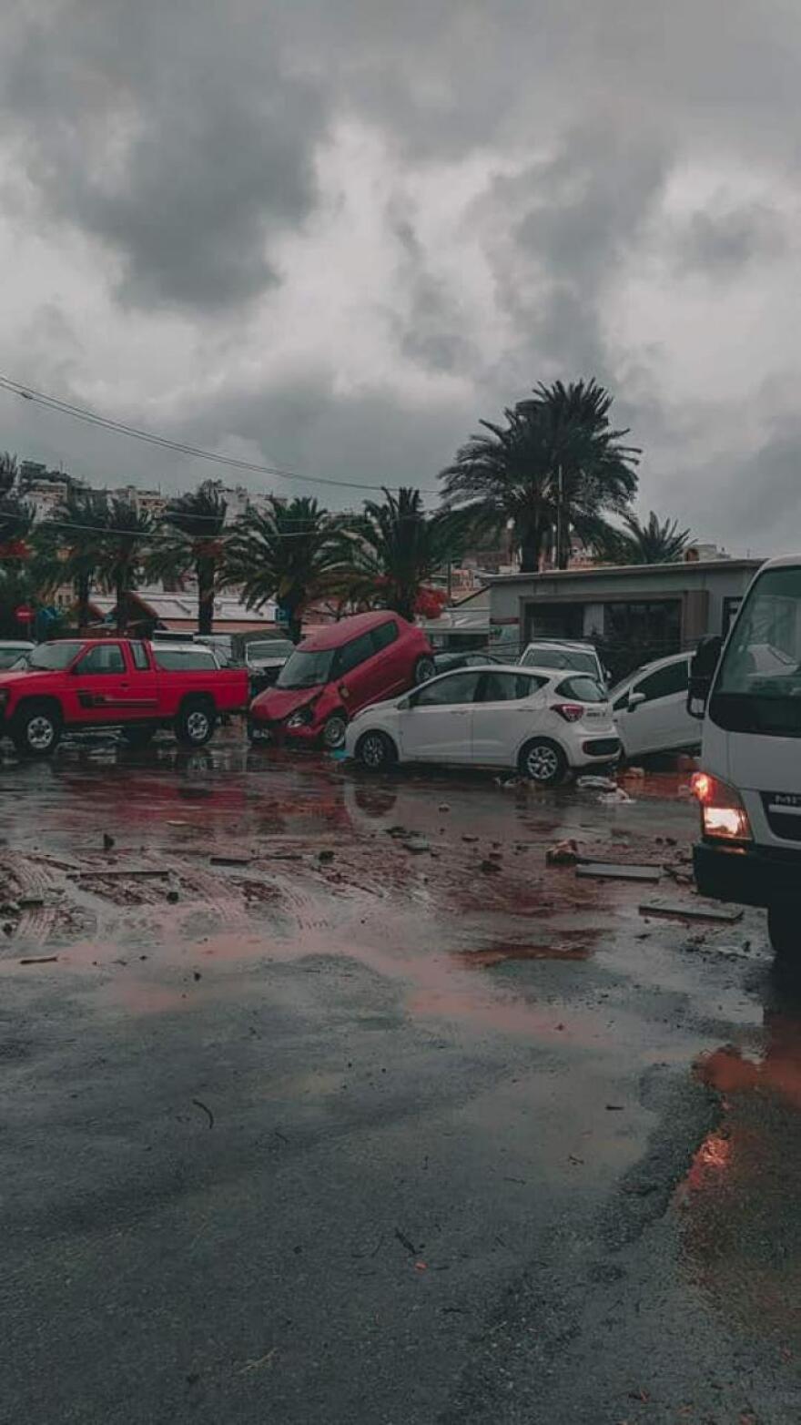 Κακοκαιρία στην Κρήτη: Εικόνες βιβλικής καταστροφής στην Αγία Πελαγία - Με δύτες και drones ψάχνουν την 49χρονη αγνοούμενη