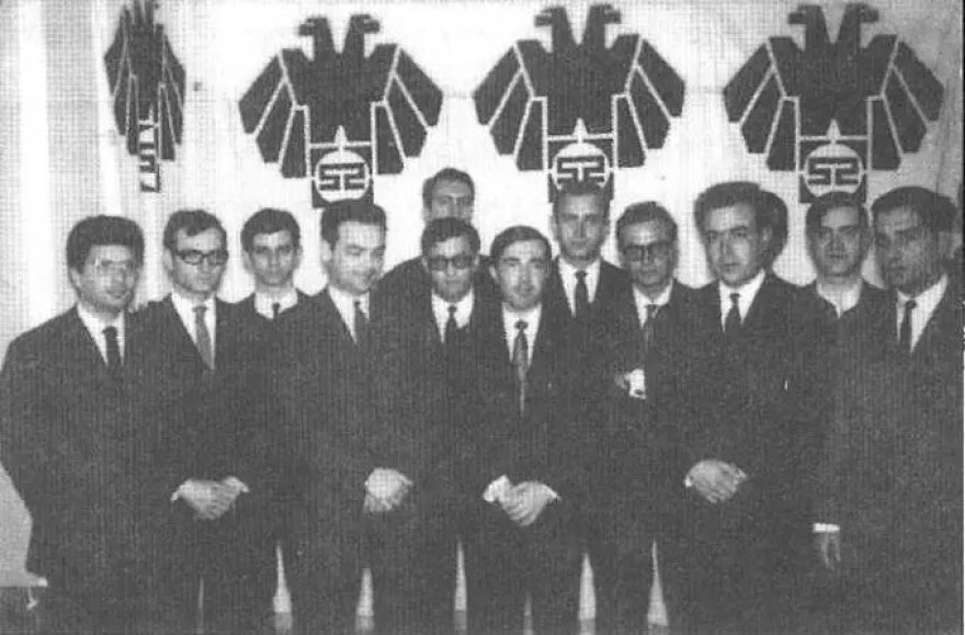 Κώστας Πλεύρης: Από τη χούντα στη Χρυσή Αυγή - Η ιστορία  μιας αποκτήνωσης