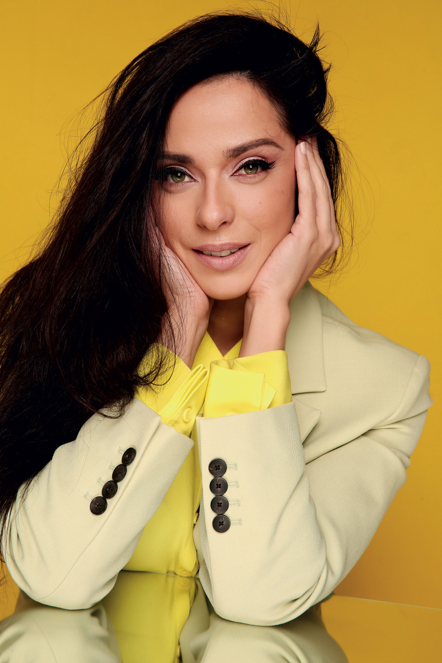 H Ευαγγελία Συριοπούλου ισορροπεί ανάμεσα σε δύο κόσμους