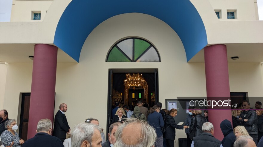 Κρήτη: Ράγισαν καρδιές στην κηδεία του 50χρονου στην Αγία Πελαγία