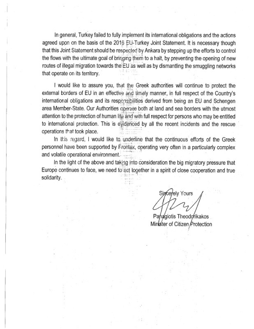 Ο Θεοδωρικάκος έδειξε στην Επίτροπο Γιόχανσον τη φωτό με τους γυμνούς μετανάστες - «Η Frontex έχει καταγράψει τα γεγονότα»