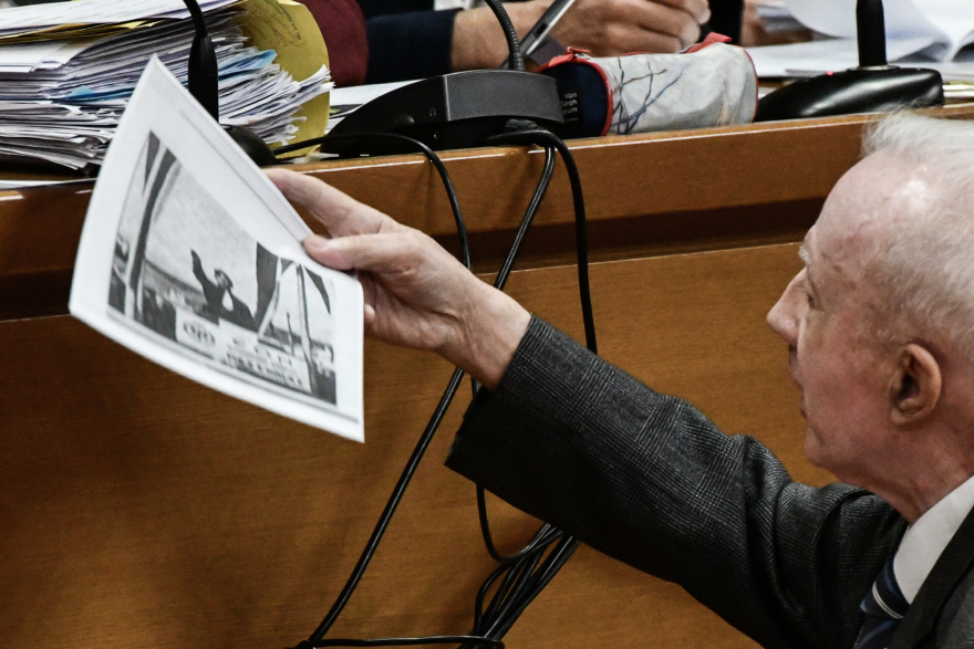 Δίκη Χρυσής Αυγής: Νέα ένταση με τον Κωνσταντίνο Πλεύρη - Χαιρέτισε ξανά ναζιστικά