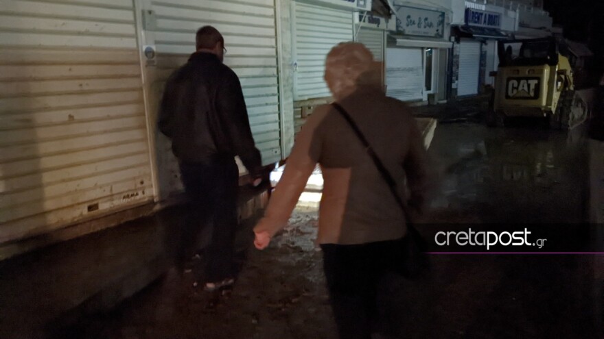 Κακοκαιρία στην Κρήτη: Στο σκοτάδι η Αγία Πελαγία μετά τις καταστροφές - Άφρισε η θάλασσα