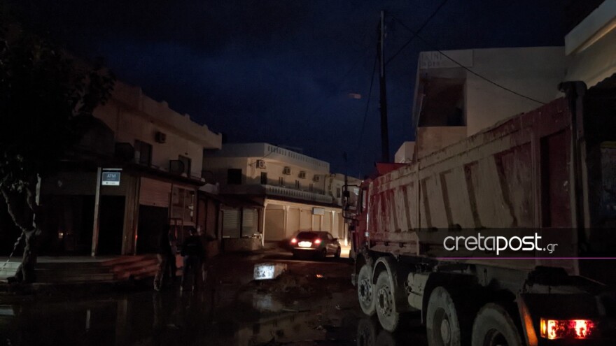 Κακοκαιρία στην Κρήτη: Στο σκοτάδι η Αγία Πελαγία μετά τις καταστροφές - Άφρισε η θάλασσα