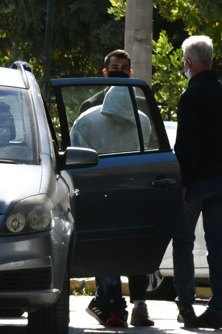 Βιασμός 12χρονης: Έφτασε στον ανακριτή η μητέρα της - Τι υποστήριξαν οι τρεις κατηγορούμενοι