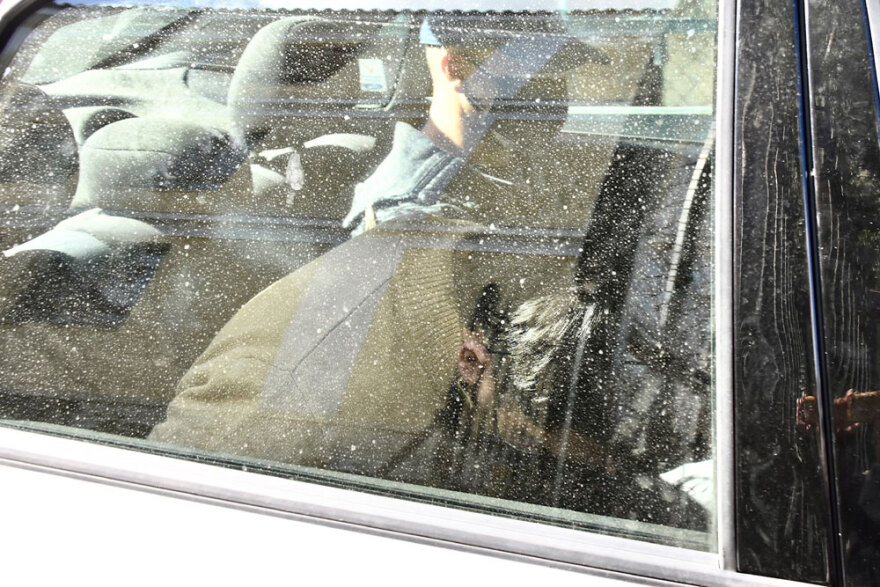 Βιασμός 12χρονης: Έφτασε στον ανακριτή η μητέρα της - Τι υποστήριξαν οι τρεις κατηγορούμενοι