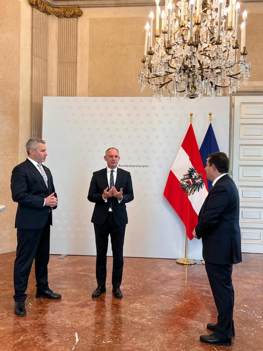 Τον Μεγαλόσταυρο του Τάγματος της Αυστρίας έλαβε ο Νότης Μηταράκης στη Βιέννη