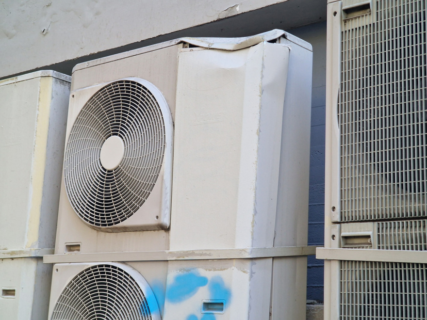 Θεσσαλονίκη: Σώθηκε από θαύμα ο φοιτητής που έπεσε στο κενό από την αίθουσα 3ου ορόφου της Νομικής