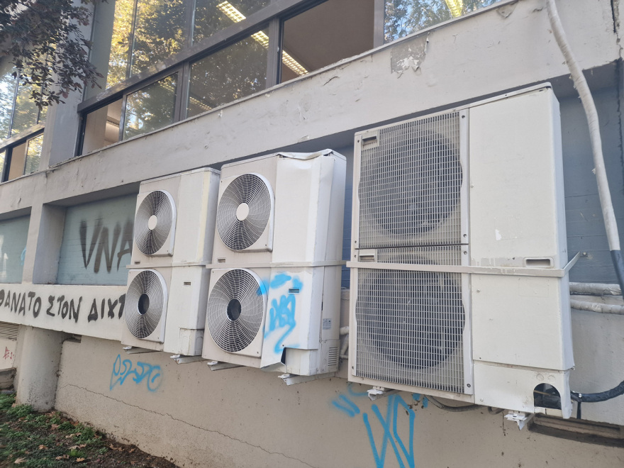 Θεσσαλονίκη: Σώθηκε από θαύμα ο φοιτητής που έπεσε στο κενό από την αίθουσα 3ου ορόφου της Νομικής