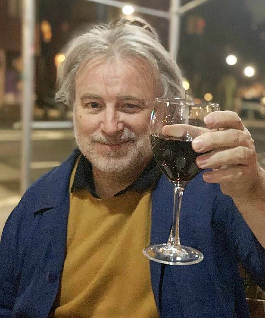 Κηθ ΜακΝάλι: Ο εστιάτορας που «ξεμπρόστιασε» τον Τζέιμς Κόρντεν - Η μυθιστορηματική ζωή του