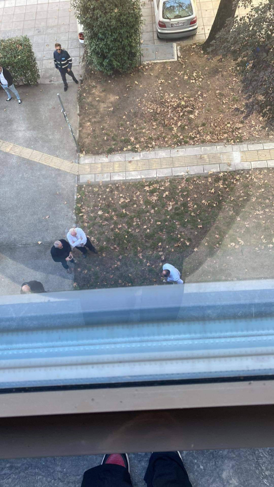 Θεσσαλονίκη: Σώθηκε από θαύμα ο φοιτητής που έπεσε στο κενό από την αίθουσα 3ου ορόφου της Νομικής