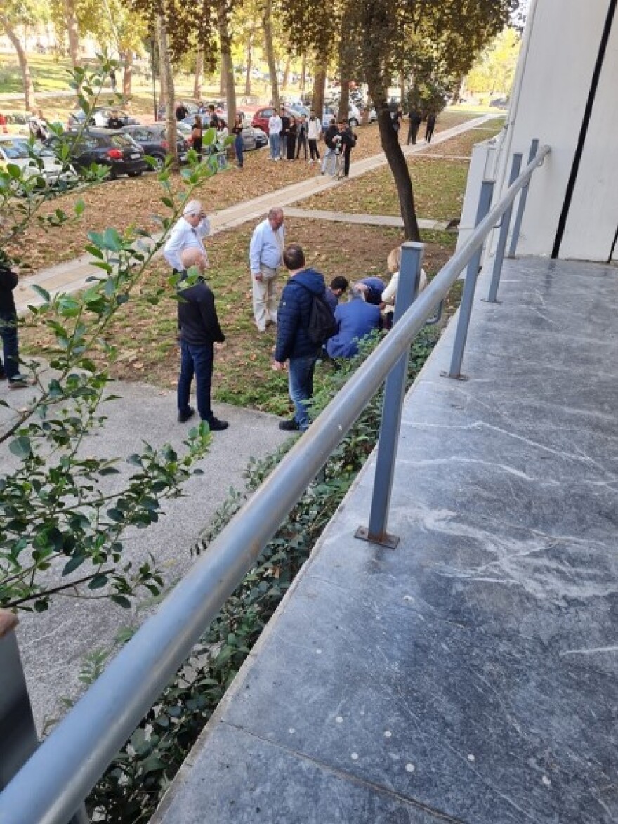 Θεσσαλονίκη: Φοιτητής έπεσε στο κενό από την αίθουσα τρίτου ορόφου της Νομικής