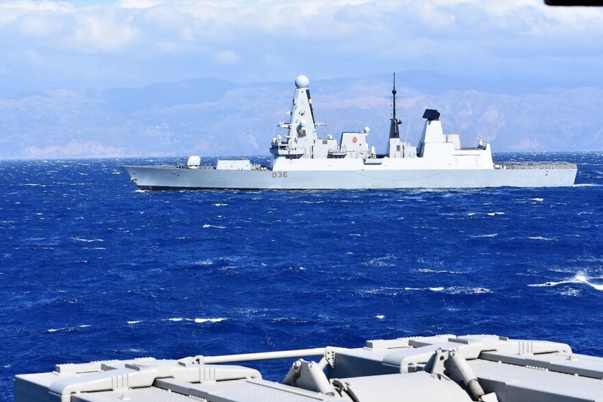 Συνεκπαίδευση της φρεγάτας «Έλλη» με το βρετανικό αντιτορπιλικό «Defender»