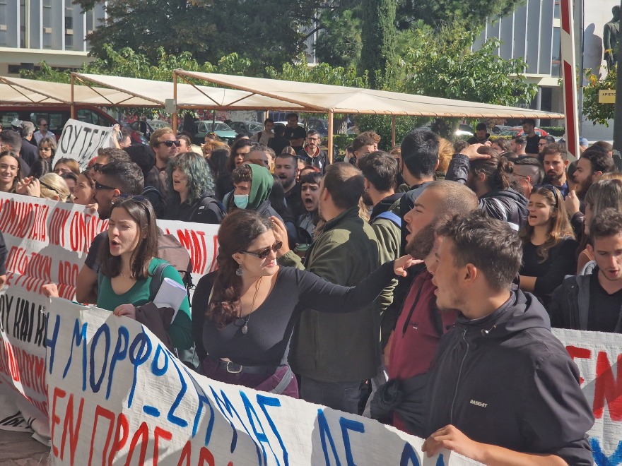 ΑΠΘ: Νέα διαμαρτυρία για την πτώση του φοιτητή από το παράθυρο της Νομικής Σχολής